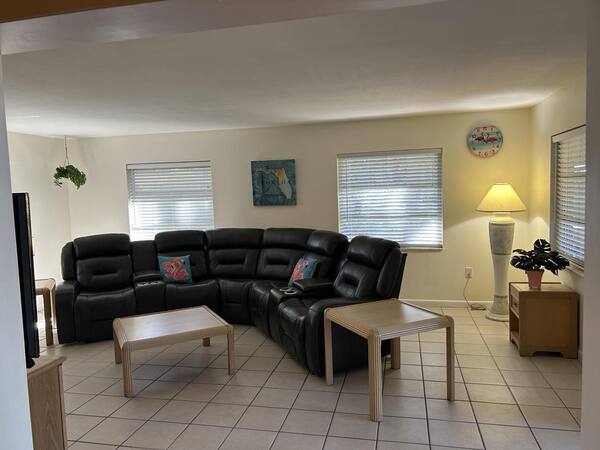 Three Bedroom Apartment Photo 4