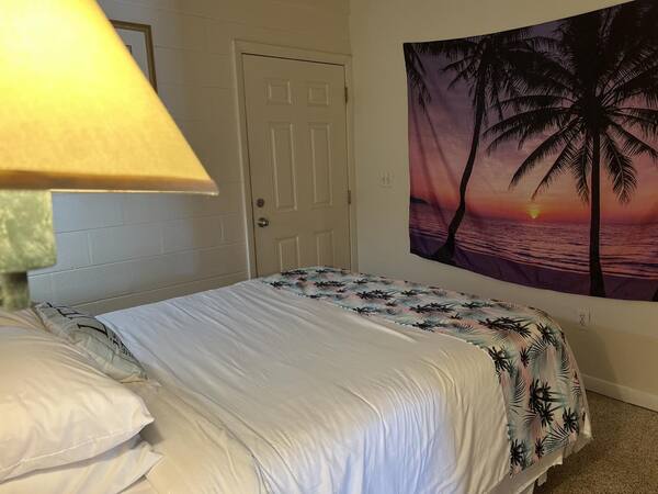 Queen Bed Studio Photo 5