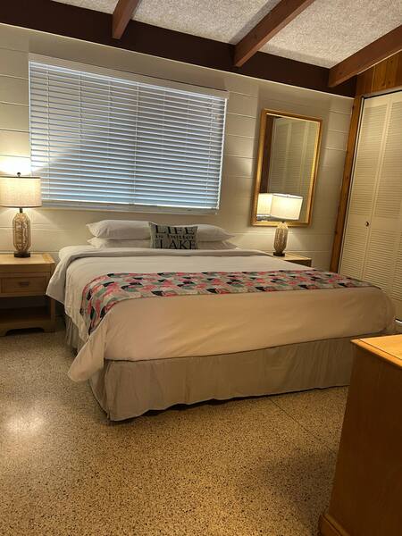 Large Two Bedroom Photo 5