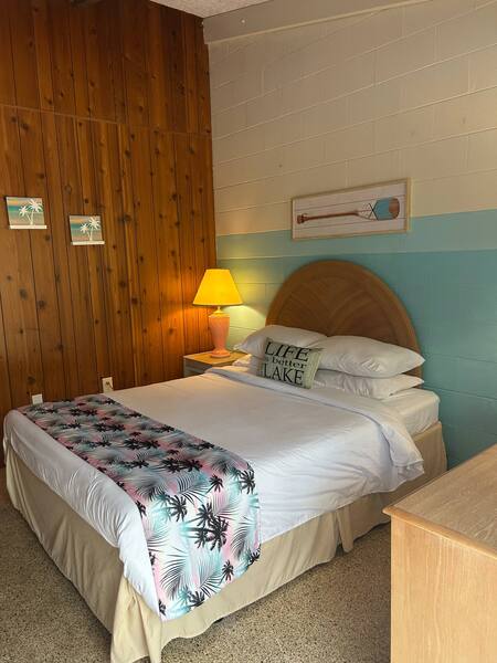 Large Two Bedroom Photo 6