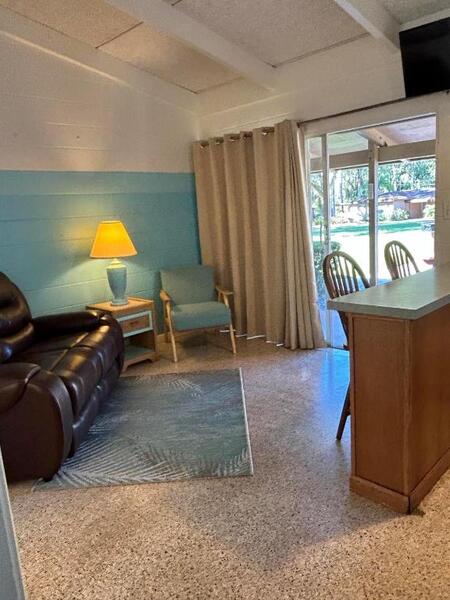 Queen Bed Studio Photo 1